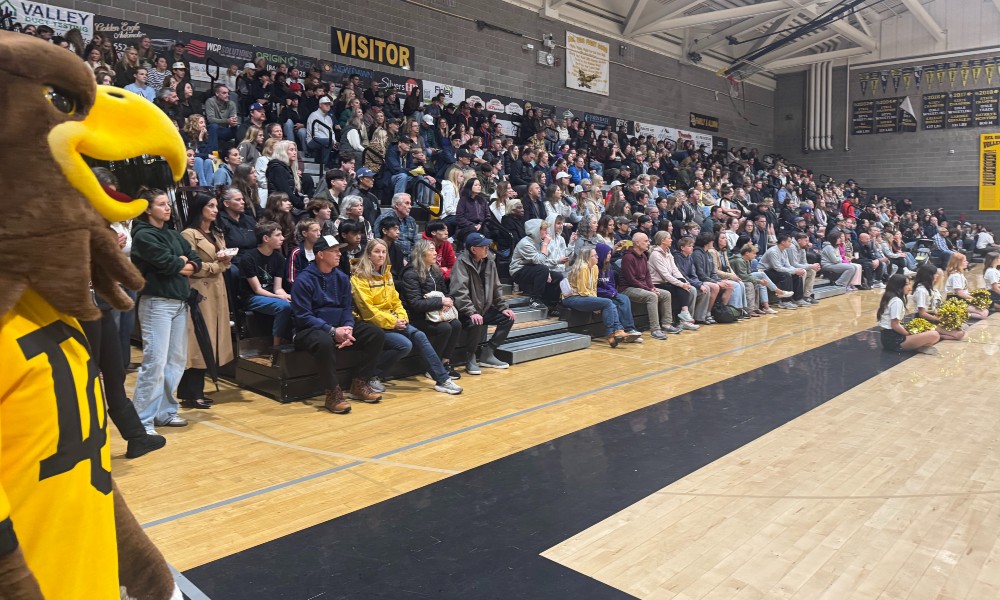 Crowd at a Del Oro Rally